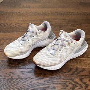 Men’s Nike Renew Run White and Gray Running Shoes